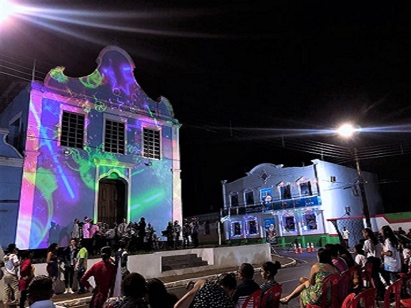Programação de Natal de Icatu reuniu centenas de pessoas para Cantata Natalina e espetáculo de Vídeo Mapping